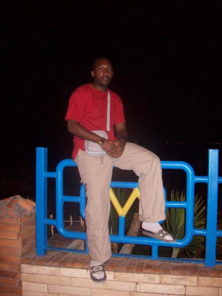 la j m relaxe ds un koin a coter de la plage a alexandri egypte